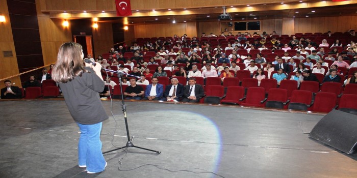İngilizce şarkı yarışması büyük beğeni topladı